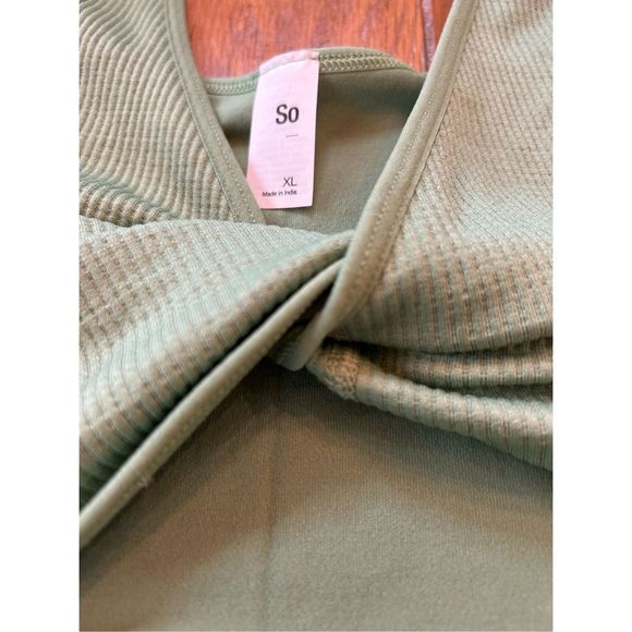SO Twist Front, Crop Top. Green. Size XL. New. - Picture 3 of 5